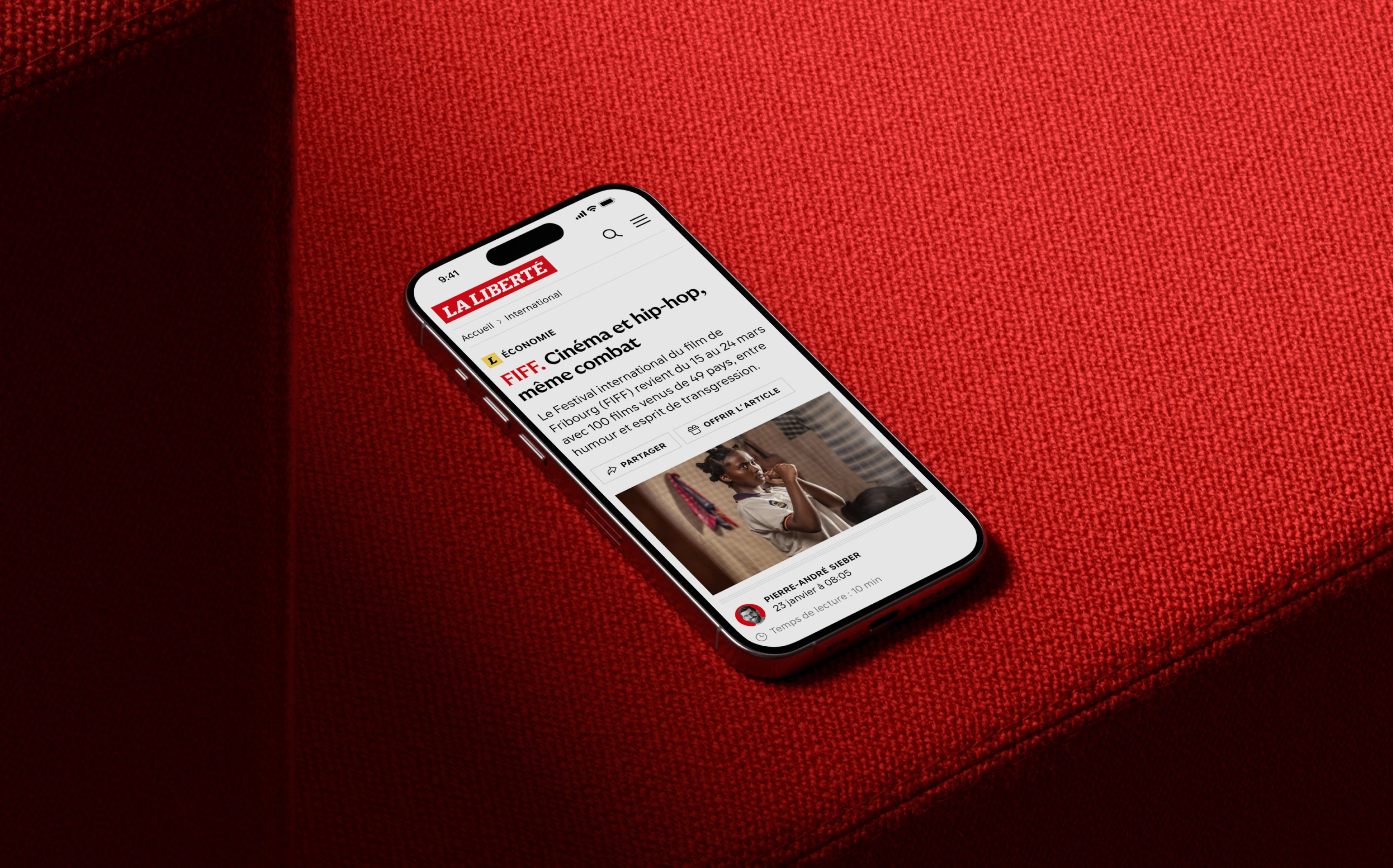 Homepage avec des images plein écran qui défilent.